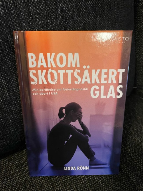 Bakom skottsäkert glas - Linda Rönn