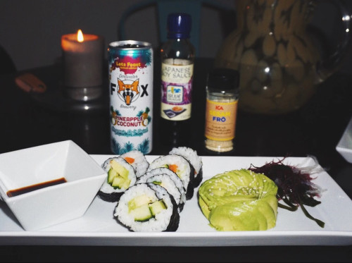 Hemmagjord vegansk sushi