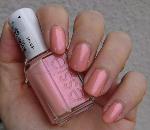Essie - Pinkies out