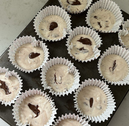 Glass med rostade nötter nutella mjölkchoklad