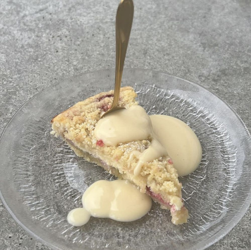 Vaniljhjärtanpaj med hallon & rabarber