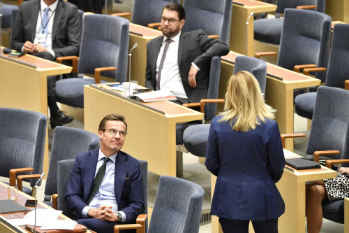 Oppositionen försökte göra Ulf Kristersson till marionett åt Jimmie Åkesson