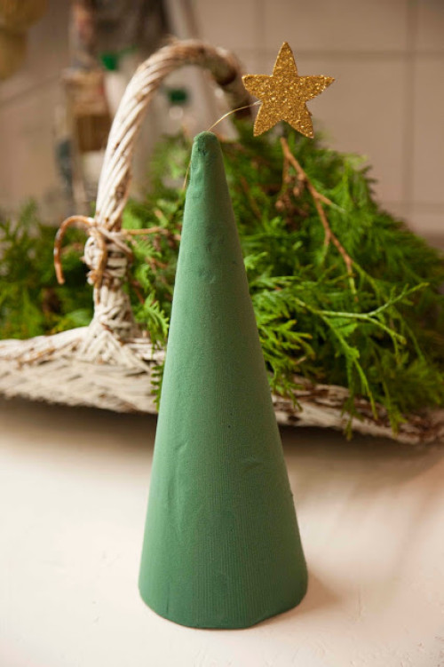 gör en MINIGRAN ~ Christmas tree made of Thuja