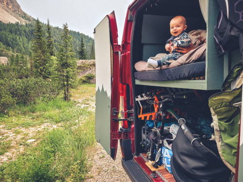Att resa med bebis & barn – mina bästa tips för bil, flyg & campervan eller h...