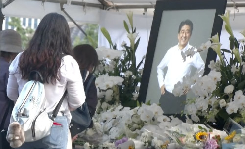 Två veckor efter mordet på fd premiärminister Abe