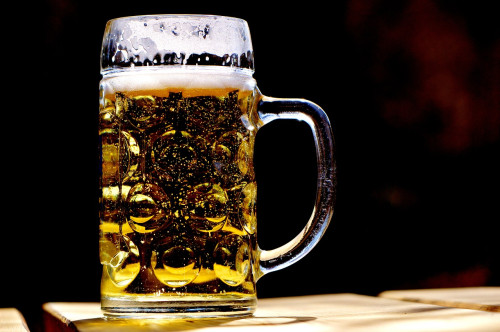 Vilken känd svensk vill du ta en öl med?