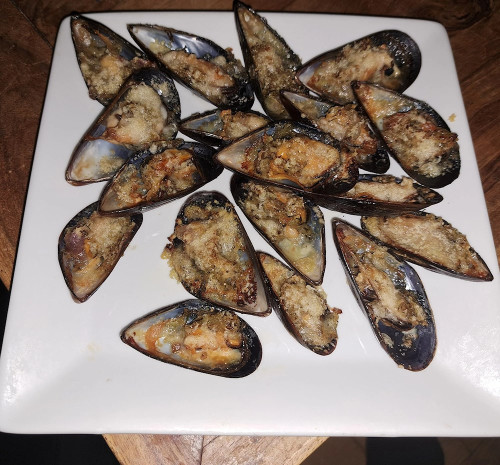 Vitlök och ost gratinerade  musslor