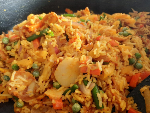 Stekt ris med kyckling och saffran